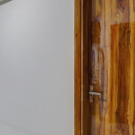 ホテル Collection O The Doors Near Appu Ghar グルガウン エクステリア 写真